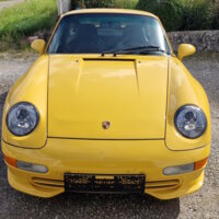 Gelber Porsche Frontansicht
